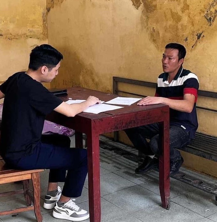 trieu tap doi tuong co hanh vi sam so danh nu nhan vien quan ca phe1