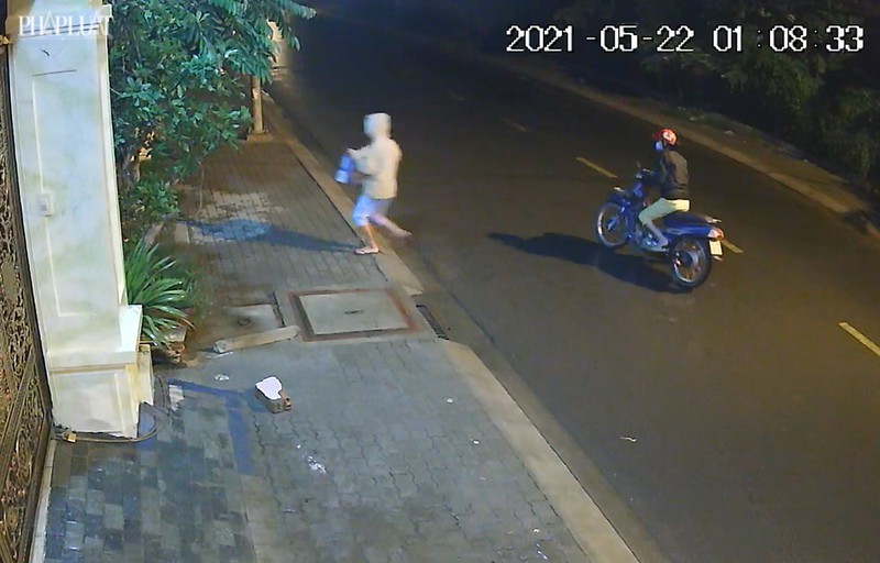 nghe thay tieng khoc kiem tra phat hien be so sinh giua bai dat trong camera thu hinh anh bat ngo dspl 2