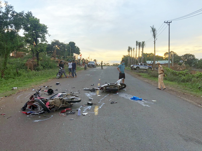 tai nan giao thong nghiem trong luc xe chieu me chet 2 con nho nguy kich dspl 1 tai nan giao thong nghiem trong luc xe chieu me chet 2 con nho nguy kich dspl 1