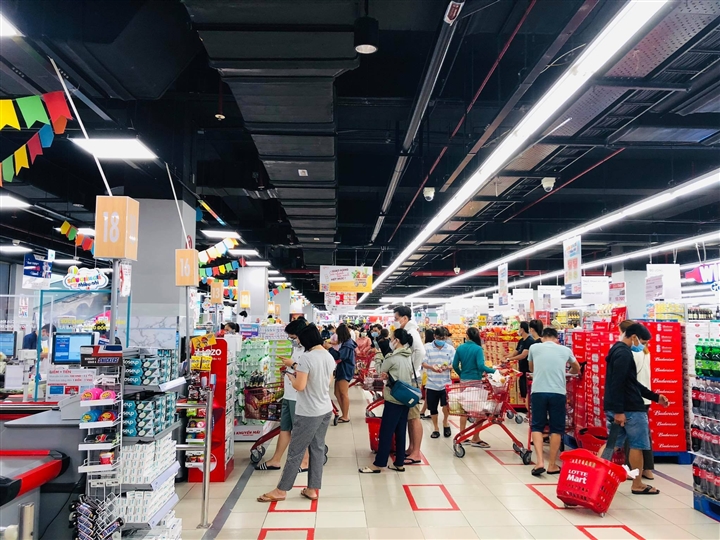 sieu thi cua hang tai tp hcm chat kin nguoi mua truoc gio gian cach xa hoi dspl 10