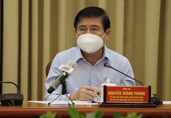 sieu thi cua hang tai tp hcm chat kin nguoi mua truoc gio gian cach xa hoi dspl 2