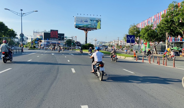 tp hcm ngay dau gian cach duong pho vang ve lac dac chi vai nguoi dspl 10
