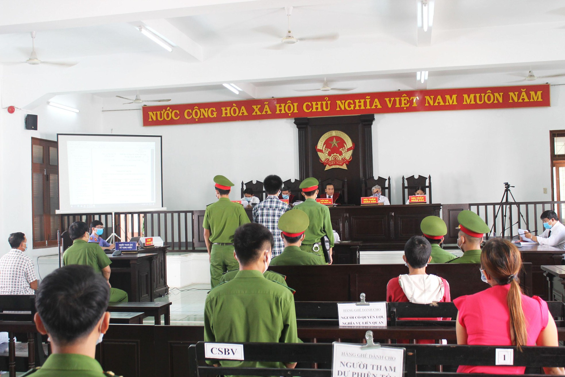 tu hinh ga trai hiep dam sat hai be gai 13 tuoi yeu rau xanh binh tinh nhan toi tai toa dspl 2