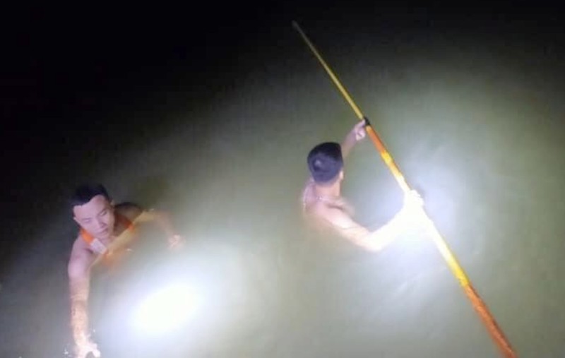 nam sinh lop 11 duoi nuoc mat tich tren song dao thi the duoc tim thay o dau dspl 1