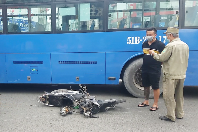 tin tuc tai nan giao thong moi nhat ngay 7 6 2021 bi cuon vao gam xe buyt nguoi dan ong may man thoat chet dspl 2 tin tuc tai nan giao thong moi nhat ngay 7 6 2021 bi cuon vao gam xe buyt nguoi dan ong may man thoat chet dspl 2