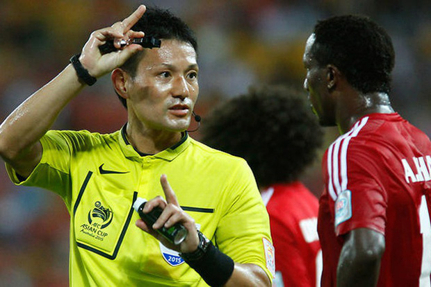 nguoi cam can nay muc trong tran viet nam malaysia la ai dspl 1