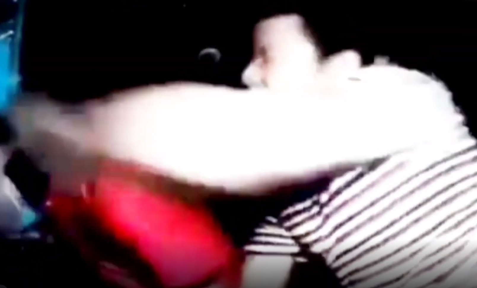 vu clip tai xe taxi bi khach dam lien tuc vao mat nguoi trong cuoc noi gi dspl 2