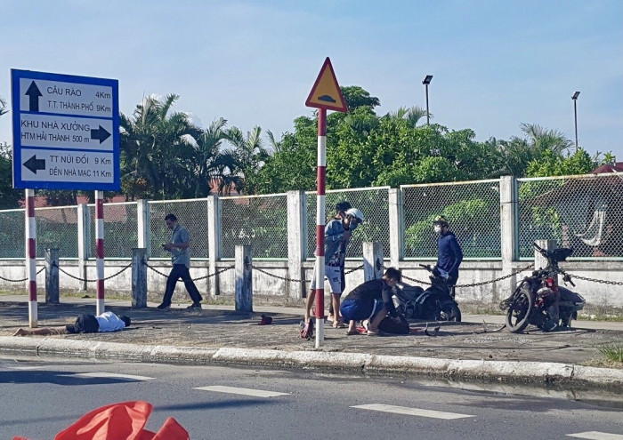 tin tuc tai nan giao thong ngay 12 7 lao len via he 2 thanh nien di xe may thuong vong dspl 1 tin tuc tai nan giao thong ngay 12 7 lao len via he 2 thanh nien di xe may thuong vong dspl 1