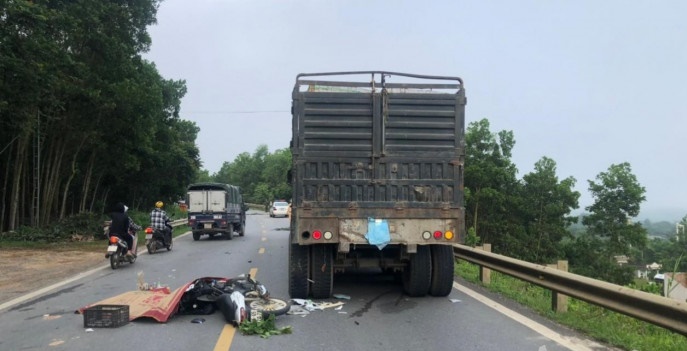 tong vao duoi xe dau keo nam thanh nien tu vong thuong tam dspl 1 tong vao duoi xe dau keo nam thanh nien tu vong thuong tam dspl 1