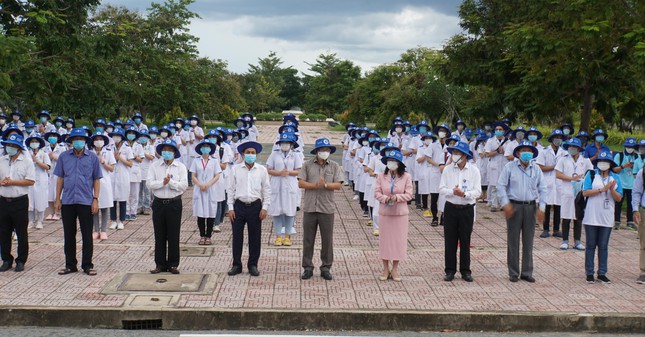 gan 100 can bo sinh vien y duoc can tho chi vien vinh long phong chong dich dspl 2 gan 100 can bo sinh vien y duoc can tho chi vien vinh long phong chong dich dspl 2