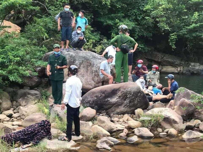 tam thac hoc doc 2 nu sinh o ha tinh chet duoi thuong tam dspl 1