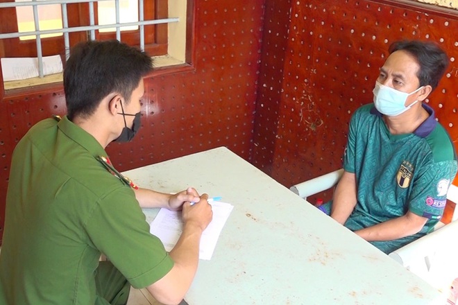 bat qua tang doi nam nu ban dam trong can nha thue tu ong truong van go huong loi beo dspl 2