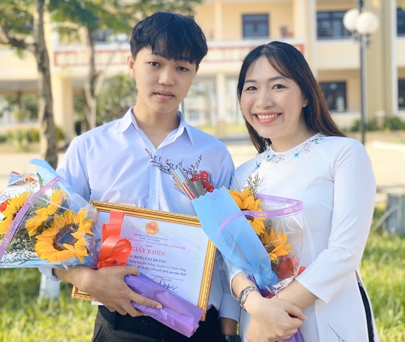 nam sinh dau tien dat diem 10 mon van tot nghiep thpt 2021 duoc tuyen thang vao dh ngoai thuong dspl 1