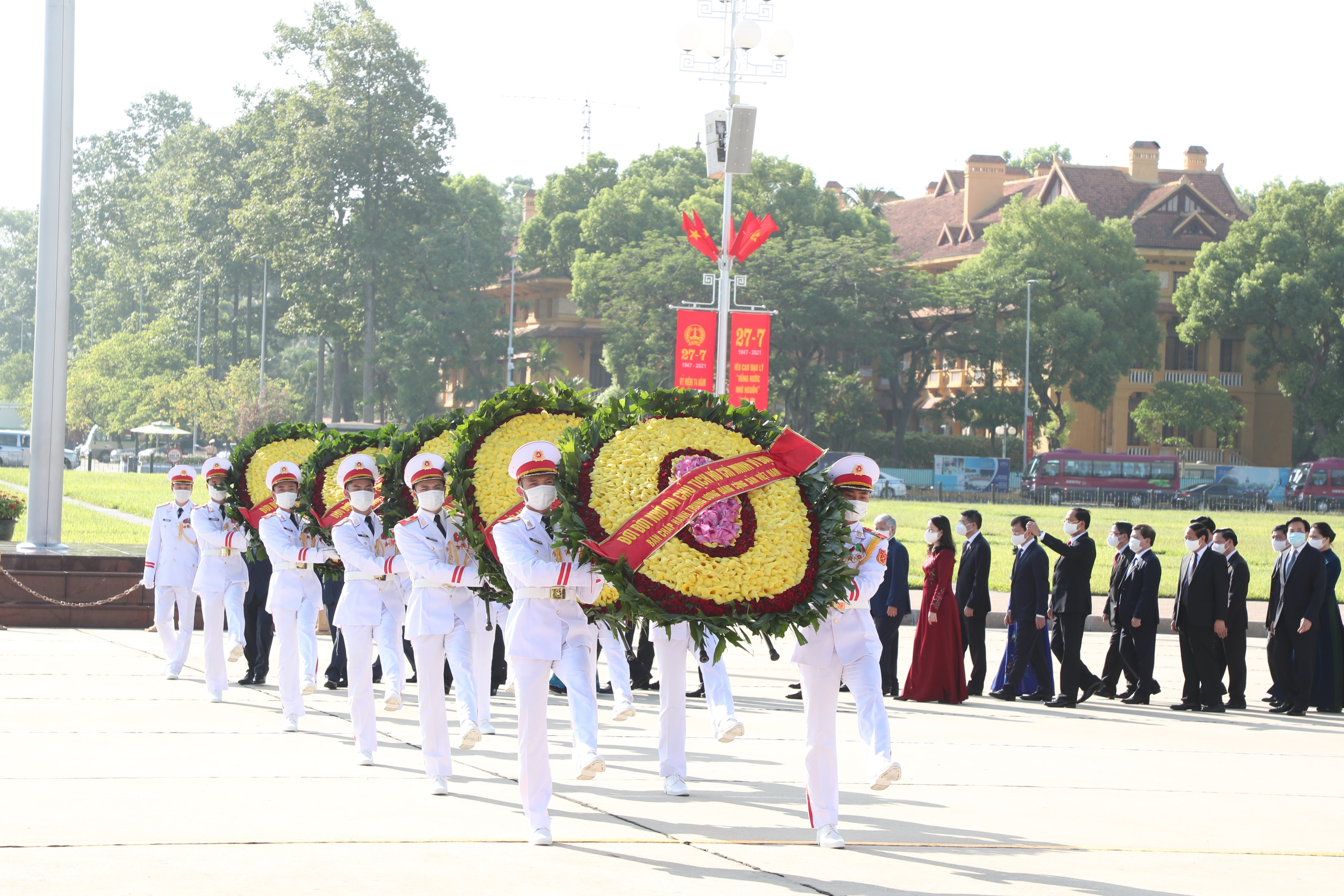 lanh dao dang nha nuoc quoc hoi dat vong hoa tuong niem cac anh hung liet si dspl 2 lanh dao dang nha nuoc quoc hoi dat vong hoa tuong niem cac anh hung liet si dspl 2