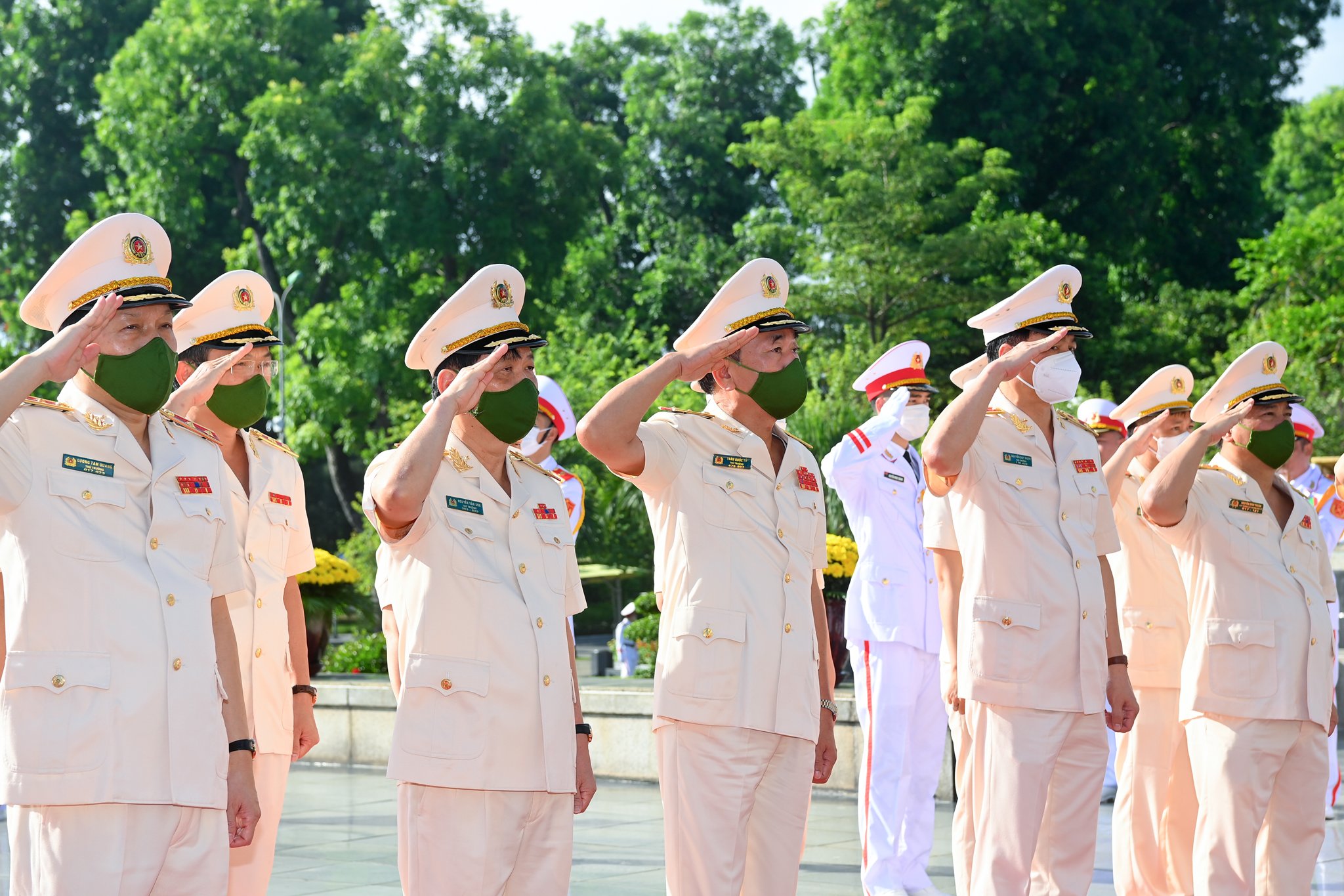 lanh dao dang nha nuoc quoc hoi dat vong hoa tuong niem cac anh hung liet si dspl 8 lanh dao dang nha nuoc quoc hoi dat vong hoa tuong niem cac anh hung liet si dspl 8