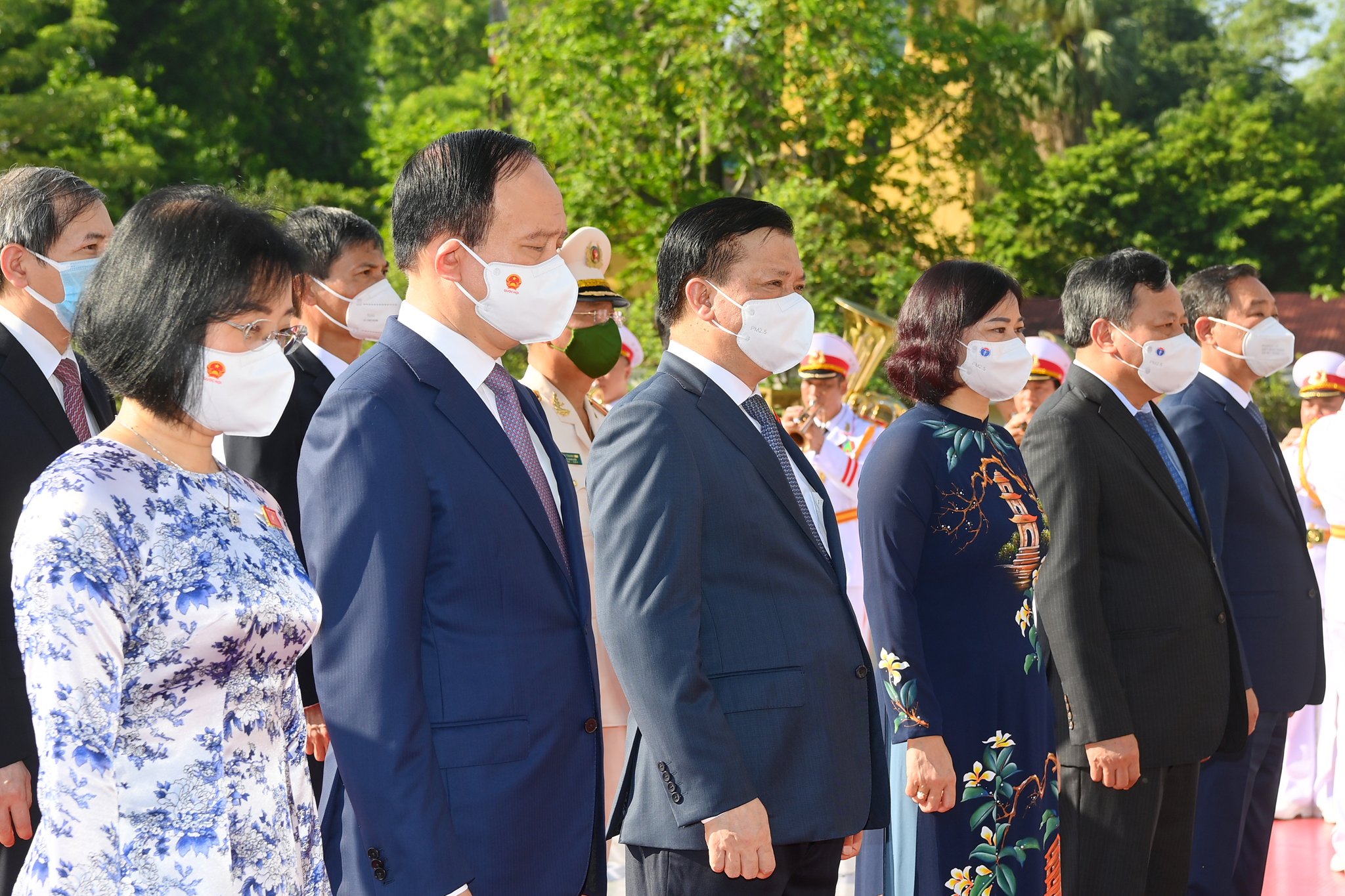 lanh dao dang nha nuoc quoc hoi dat vong hoa tuong niem cac anh hung liet si dspl 9 lanh dao dang nha nuoc quoc hoi dat vong hoa tuong niem cac anh hung liet si dspl 9