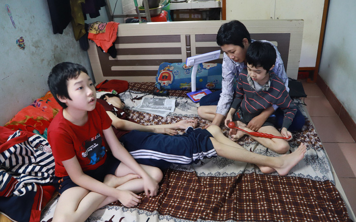 mat viec vi covid 19 ca nha phai an chao thay com dspl 1 mat viec vi covid 19 ca nha phai an chao thay com dspl 1