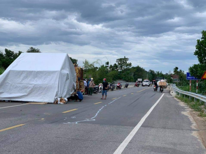 tin tuc tai nan giao thong ngay 1 8 nu giao vien tu vong thuong tam sau va cham voi xe dau keo dspl 2 tin tuc tai nan giao thong ngay 1 8 nu giao vien tu vong thuong tam sau va cham voi xe dau keo dspl 2