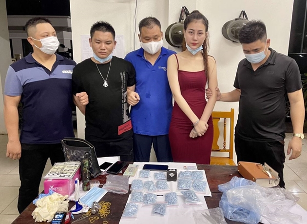dien bien moi vu kieu nu hai duong di o to giao dich ma tuy bi cong an bat tai tran dspl 1