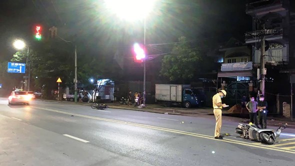 tin tuc tai nan giao thong ngay 5 8 xe tai cho lon bi lat o deo co ma 1 nguoi chet dspl 2 tin tuc tai nan giao thong ngay 5 8 xe tai cho lon bi lat o deo co ma 1 nguoi chet dspl 2