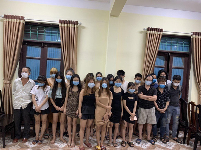cong an vinh phuc dot kich quan karaoke giua dem khach va nhan vien chui vao chuong cho de tron dspl 1 cong an vinh phuc dot kich quan karaoke giua dem khach va nhan vien chui vao chuong cho de tron dspl 1