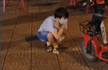 ra duong buoi toi khong ly do nam sinh lop 7 khong bi phat tien nhung nhan bai hoc nho doi dspl 1