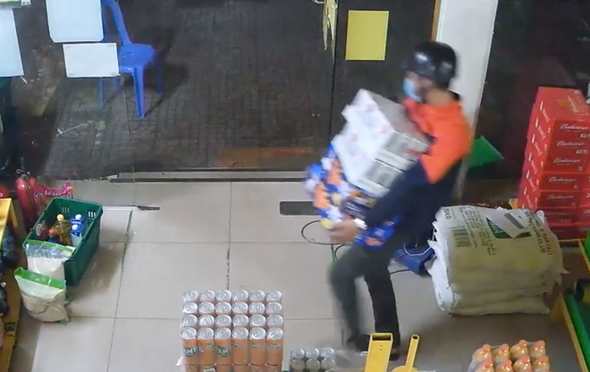 vu thanh nien 20 tuoi dot nhap cua hang bach hoa xanh trom 7 thung bia loi khai he lo bat ngo dspl 1 vu thanh nien 20 tuoi dot nhap cua hang bach hoa xanh trom 7 thung bia loi khai he lo bat ngo dspl 1