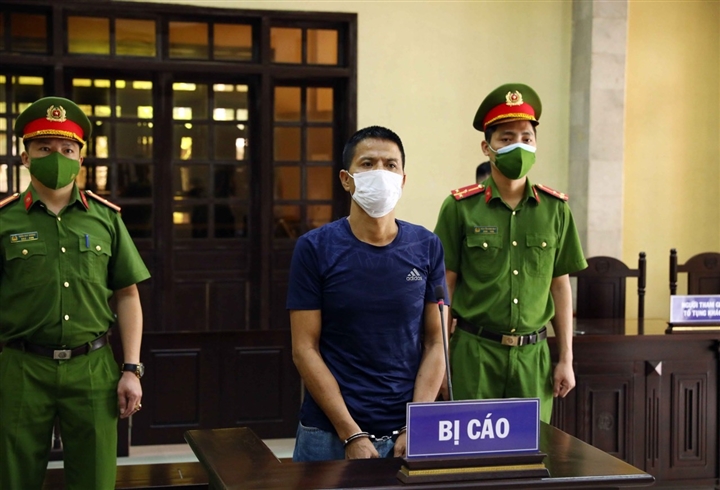 tin tuc phap luat ngay 8 9 nam thanh nien lai o to hat vang cu ba len nap capo roi bo chay dspl 2