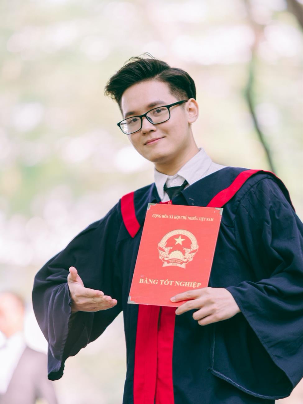 nam sinh dung chuan con nha nguoi ta thu khoa dh bach khoa ha noi dem giay khen den hoa mat dspl 2 nam sinh dung chuan con nha nguoi ta thu khoa dh bach khoa ha noi dem giay khen den hoa mat dspl 2