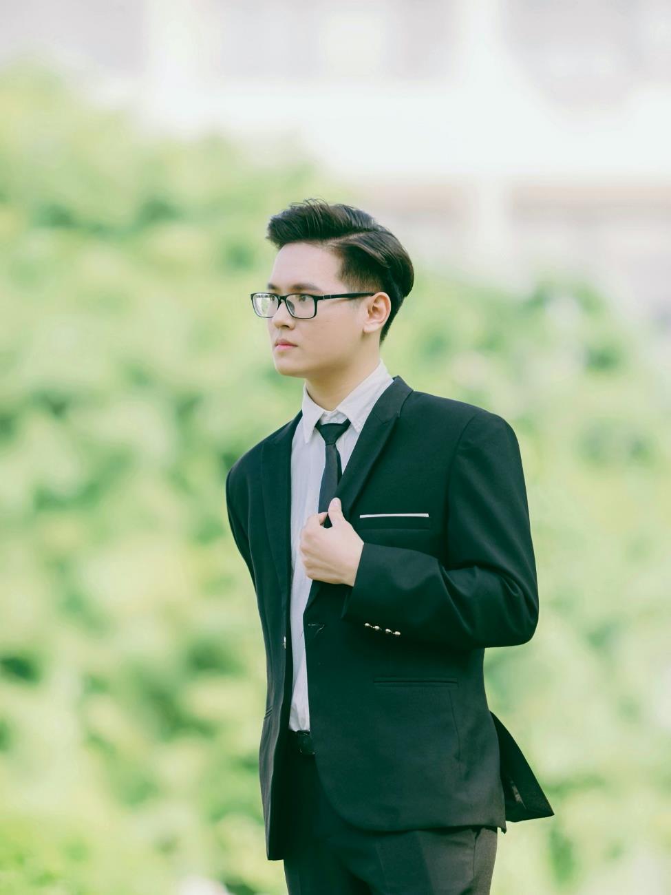 nam sinh dung chuan con nha nguoi ta thu khoa dh bach khoa ha noi dem giay khen den hoa mat dspl 3 nam sinh dung chuan con nha nguoi ta thu khoa dh bach khoa ha noi dem giay khen den hoa mat dspl 3
