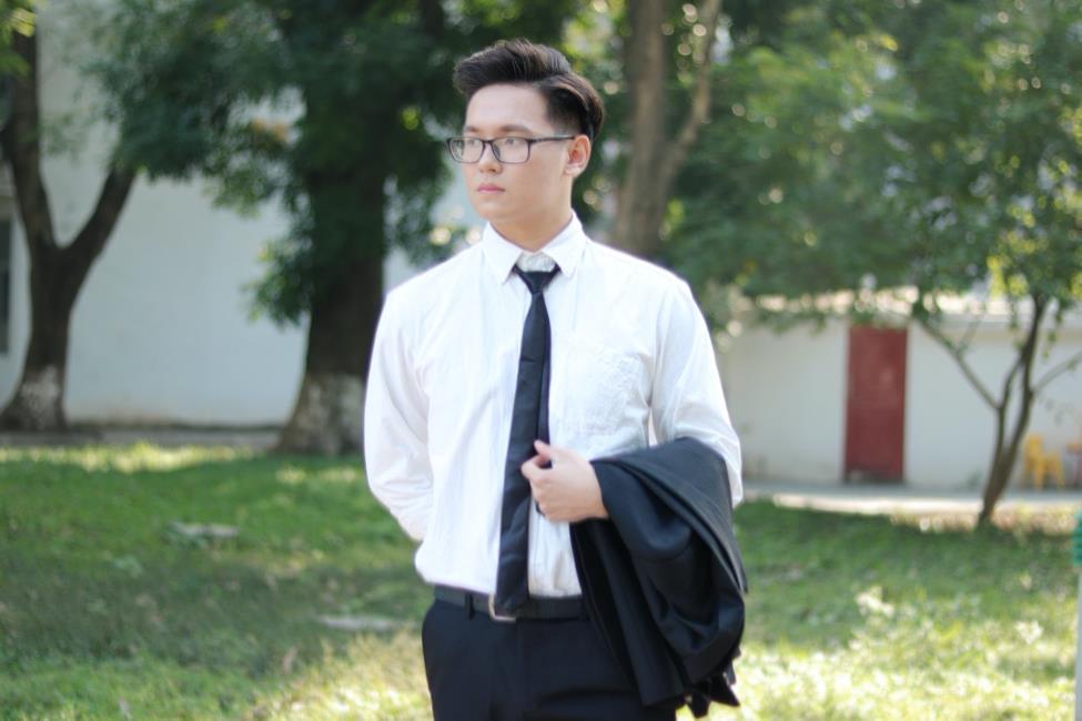 nam sinh dung chuan con nha nguoi ta thu khoa dh bach khoa ha noi dem giay khen den hoa mat dspl 4 nam sinh dung chuan con nha nguoi ta thu khoa dh bach khoa ha noi dem giay khen den hoa mat dspl 4