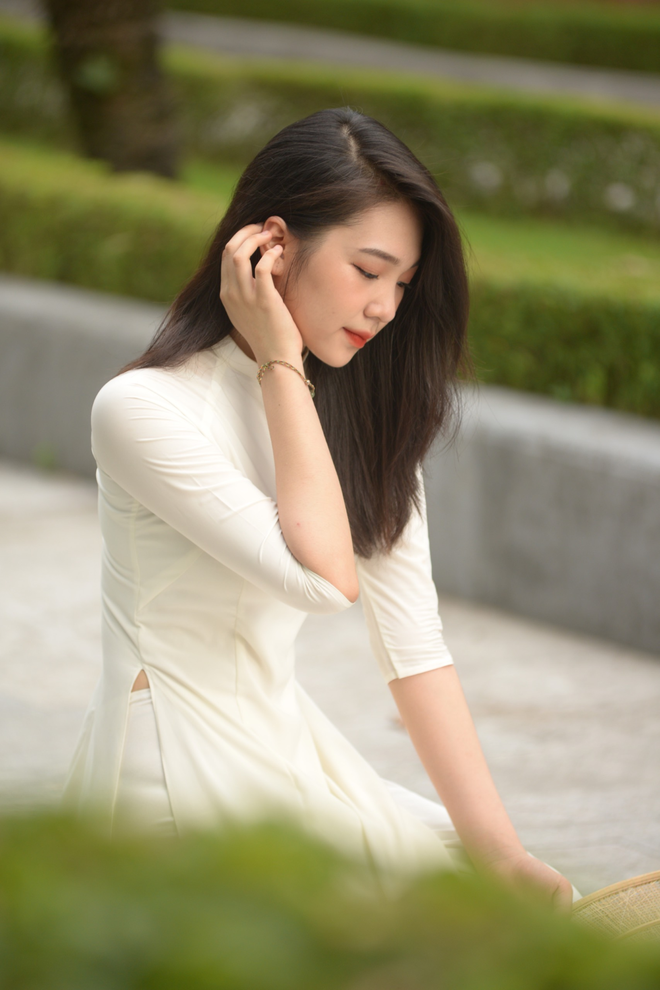me man nu sinh xu nghe khoe net dep trong treo trong ta ao dai trang tinh khoi dspl me man nu sinh xu nghe khoe net dep trong treo trong ta ao dai trang tinh khoi dspl