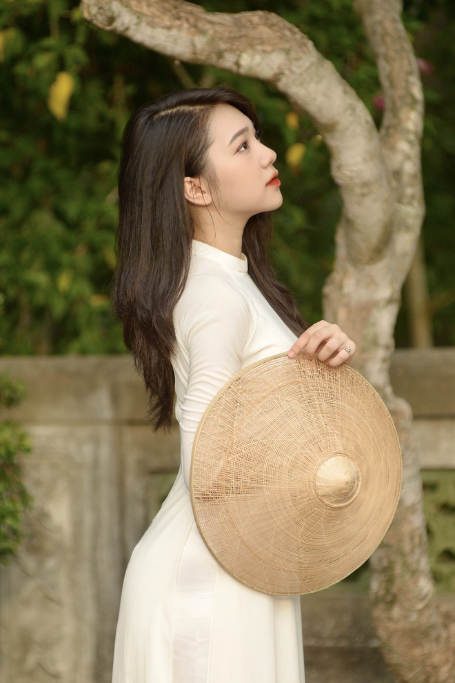 me man nu sinh xu nghe khoe net dep trong treo trong ta ao dai trang tinh khoi dspl 4 me man nu sinh xu nghe khoe net dep trong treo trong ta ao dai trang tinh khoi dspl 4