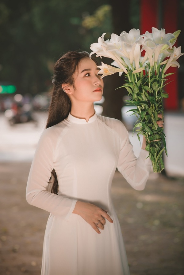 me man nu sinh xu nghe khoe net dep trong treo trong ta ao dai trang tinh khoi dspl 8 me man nu sinh xu nghe khoe net dep trong treo trong ta ao dai trang tinh khoi dspl 8