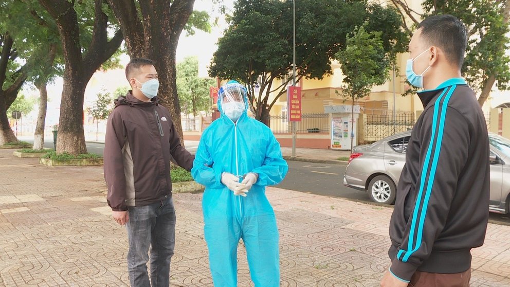 nguoi dan ong bi bat sau 34 nam tron khoi noi giam giu song chung nhu vo chong voi 1 phu nu dspl 1 nguoi dan ong bi bat sau 34 nam tron khoi noi giam giu song chung nhu vo chong voi 1 phu nu dspl 1