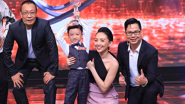 cau be 7 tuoi khien dan tinh kinh ngac voi man doi dap voi khach tay soi info hoa ra nguoi quen dspl 1 cau be 7 tuoi khien dan tinh kinh ngac voi man doi dap voi khach tay soi info hoa ra nguoi quen dspl 1
