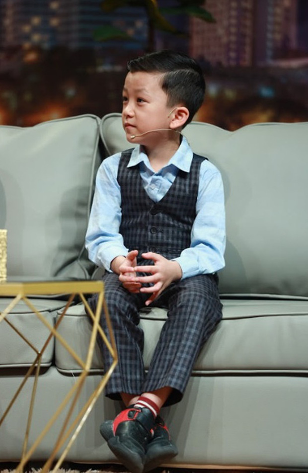 cau be 7 tuoi khien dan tinh kinh ngac voi man doi dap voi khach tay soi info hoa ra nguoi quen dspl 2 cau be 7 tuoi khien dan tinh kinh ngac voi man doi dap voi khach tay soi info hoa ra nguoi quen dspl 2