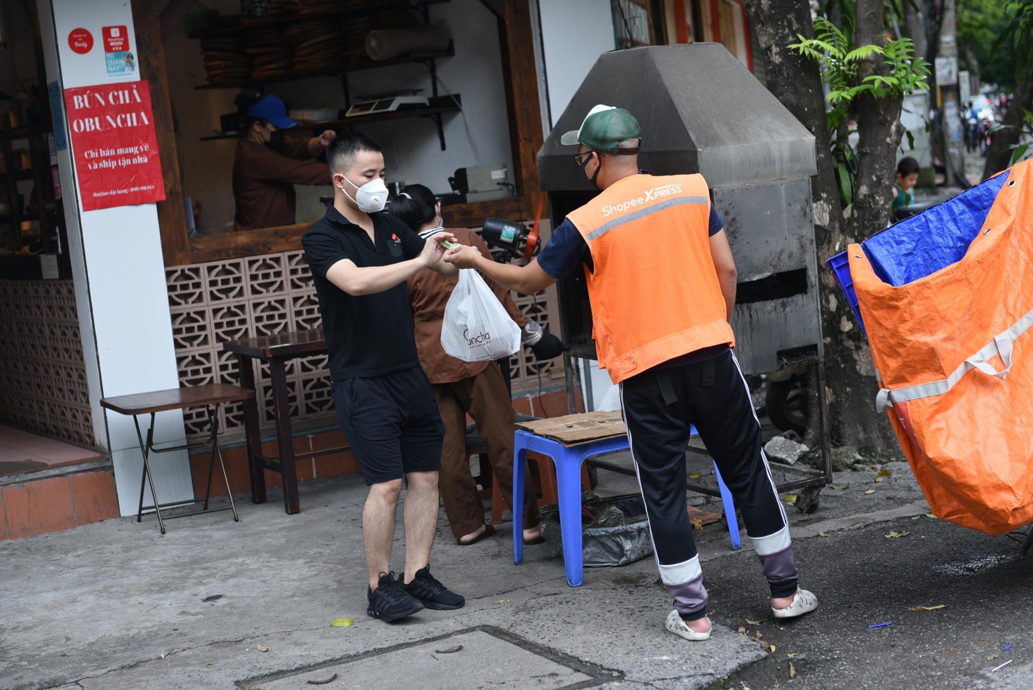 ha noi ngay dau hang quan duoc ban mang ve ca dem qua toi vui den do thao thuc khong ngu duoc dspl 2 ha noi ngay dau hang quan duoc ban mang ve ca dem qua toi vui den do thao thuc khong ngu duoc dspl 2