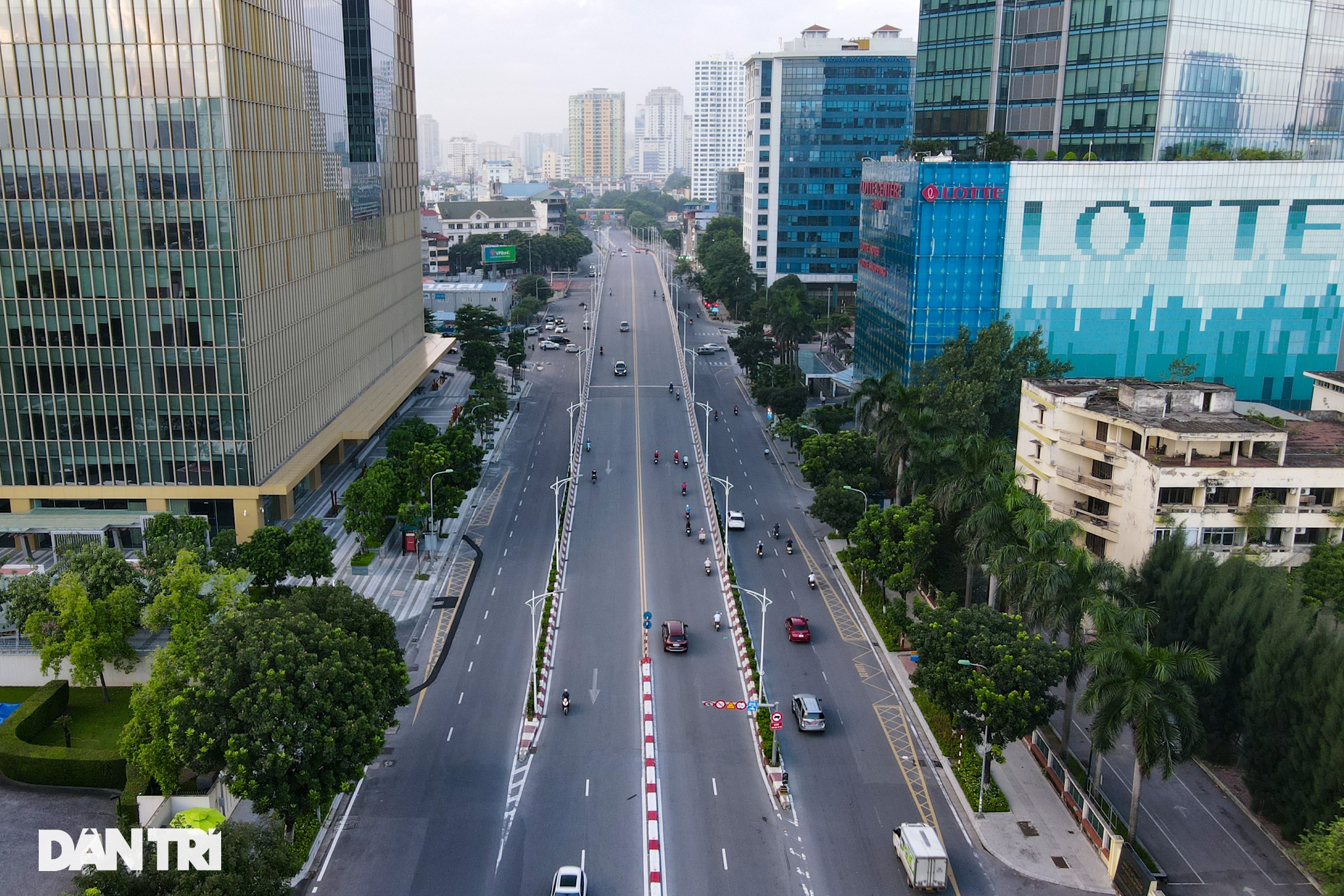 ha noi ngay dau do 39 chot kiem soat duong pho dong duc xe cuu thuong chen giua dong o to dspl 12