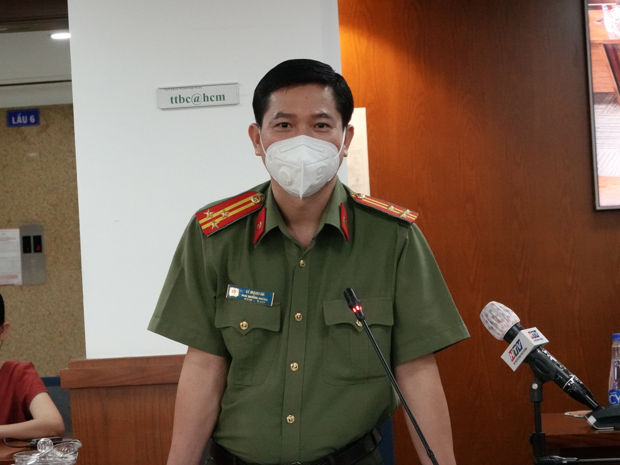 vu 50 f0 duoc cap giay di duong va qua cac chot cong an tp hcm noi gi dspl 1