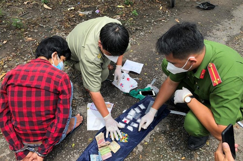 tin tuc phap luat ngay 2 10 bat qua tang doi tuong ban so luong lon ma tuy tai nghia trang o binh duong dspl 1 tin tuc phap luat ngay 2 10 bat qua tang doi tuong ban so luong lon ma tuy tai nghia trang o binh duong dspl 1