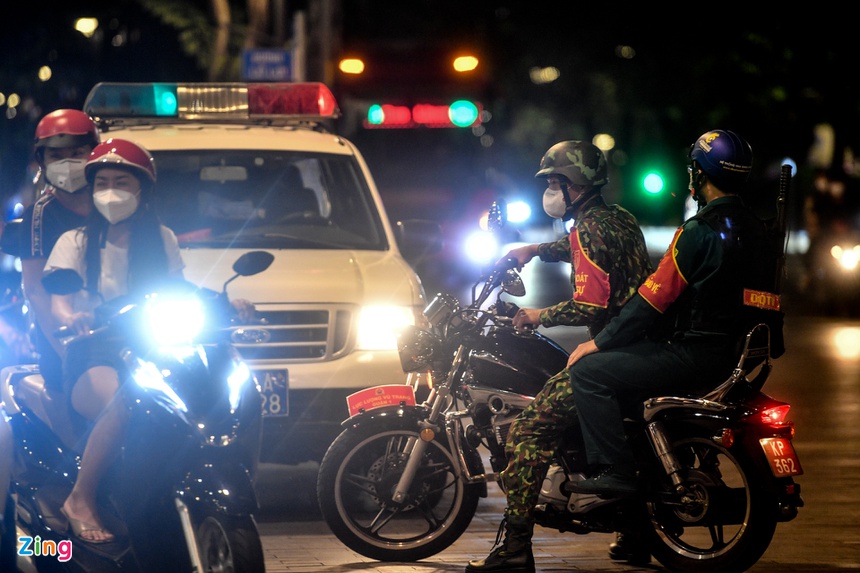 trung tam tp hcm nhon nhip trong buoi toi dau noi long gian cach dpsl 14 trung tam tp hcm nhon nhip trong buoi toi dau noi long gian cach dpsl 14