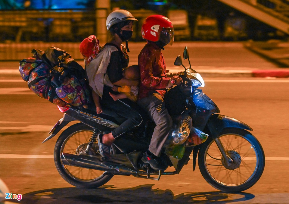 nguoi dan ve tu cac tinh phia nam un un qua cua ngo ha noi nhieu em nho kiet suc ngu say tren xe may dspl 1 nguoi dan ve tu cac tinh phia nam un un qua cua ngo ha noi nhieu em nho kiet suc ngu say tren xe may dspl 1