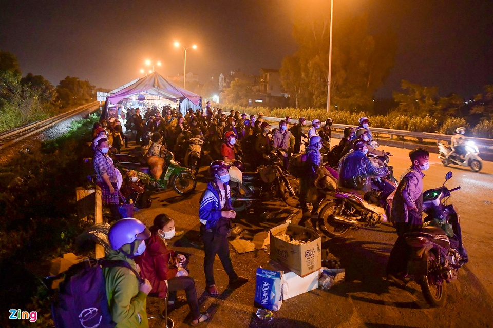 nguoi dan ve tu cac tinh phia nam un un qua cua ngo ha noi nhieu em nho kiet suc ngu say tren xe may dspl 1 nguoi dan ve tu cac tinh phia nam un un qua cua ngo ha noi nhieu em nho kiet suc ngu say tren xe may dspl 1