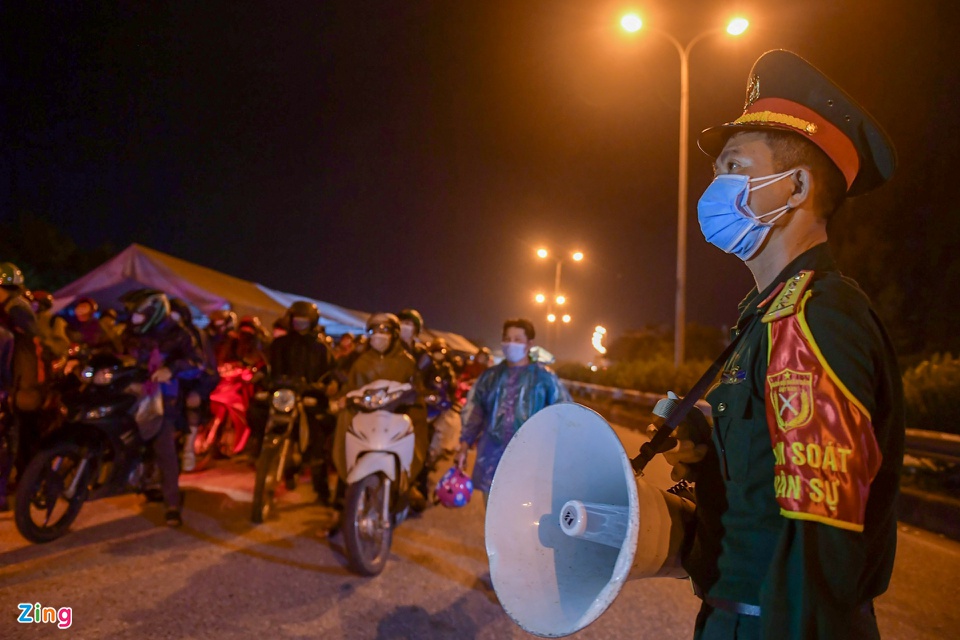 nguoi dan ve tu cac tinh phia nam un un qua cua ngo ha noi nhieu em nho kiet suc ngu say tren xe may dspl 2 nguoi dan ve tu cac tinh phia nam un un qua cua ngo ha noi nhieu em nho kiet suc ngu say tren xe may dspl 2