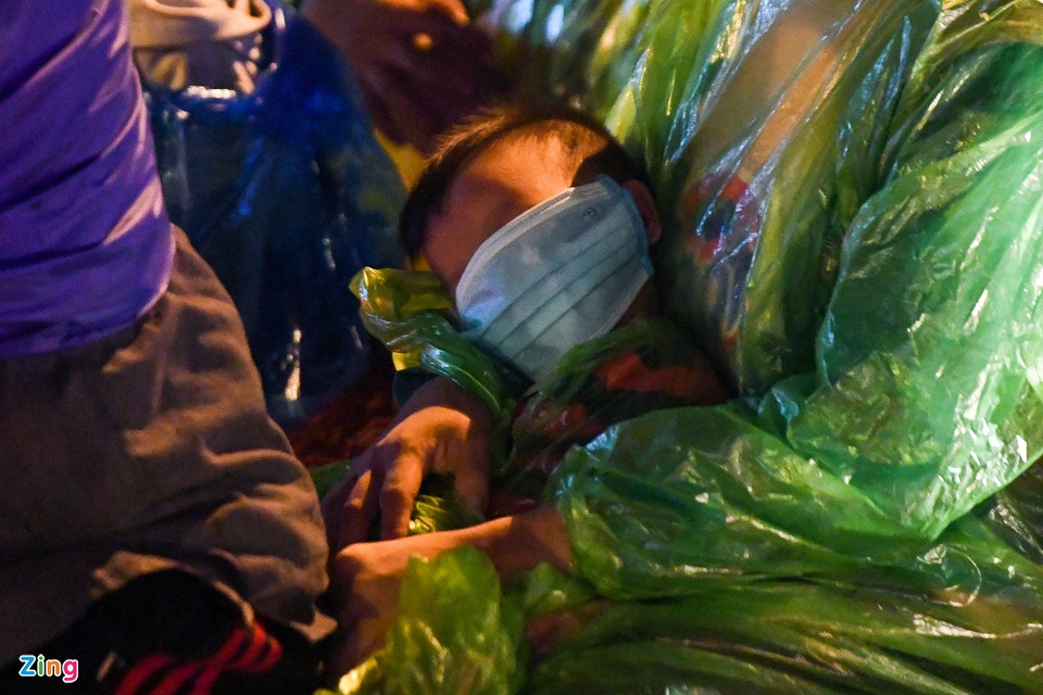 nguoi dan ve tu cac tinh phia nam un un qua cua ngo ha noi nhieu em nho kiet suc ngu say tren xe may dspl 5 nguoi dan ve tu cac tinh phia nam un un qua cua ngo ha noi nhieu em nho kiet suc ngu say tren xe may dspl 5