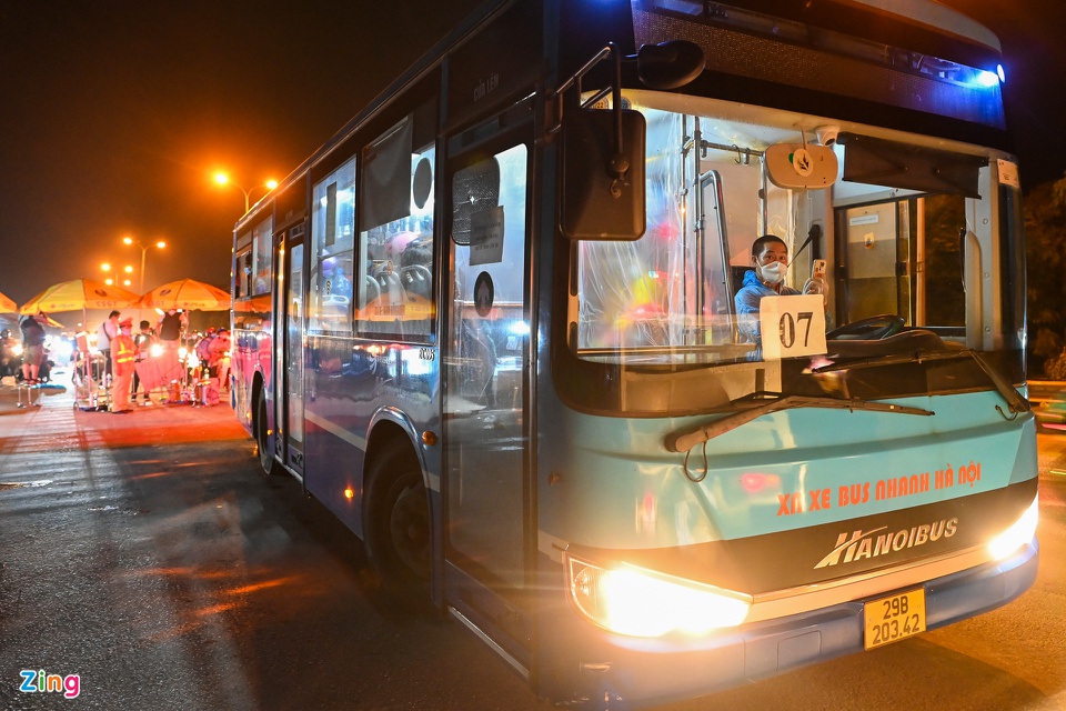 nguoi dan ve tu cac tinh phia nam un un qua cua ngo ha noi nhieu em nho kiet suc ngu say tren xe may dspl 9 nguoi dan ve tu cac tinh phia nam un un qua cua ngo ha noi nhieu em nho kiet suc ngu say tren xe may dspl 9