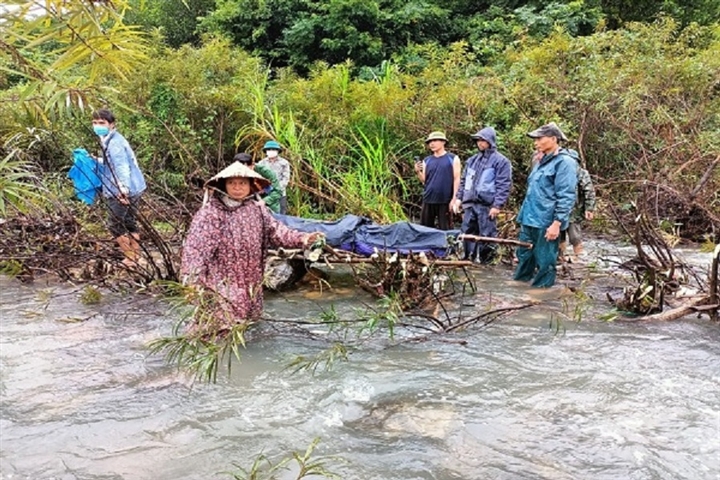 nguoi dan ong bi lu cuon troi o quang binh tim thay thi the cach hien truong 1km dspl 1 nguoi dan ong bi lu cuon troi o quang binh tim thay thi the cach hien truong 1km dspl 1
