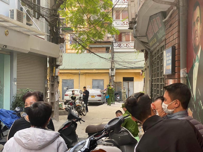 ha noi nguoi dan ong bat ngo bi hang xom sat hai da man giua pho dspl 1 ha noi nguoi dan ong bat ngo bi hang xom sat hai da man giua pho dspl 1