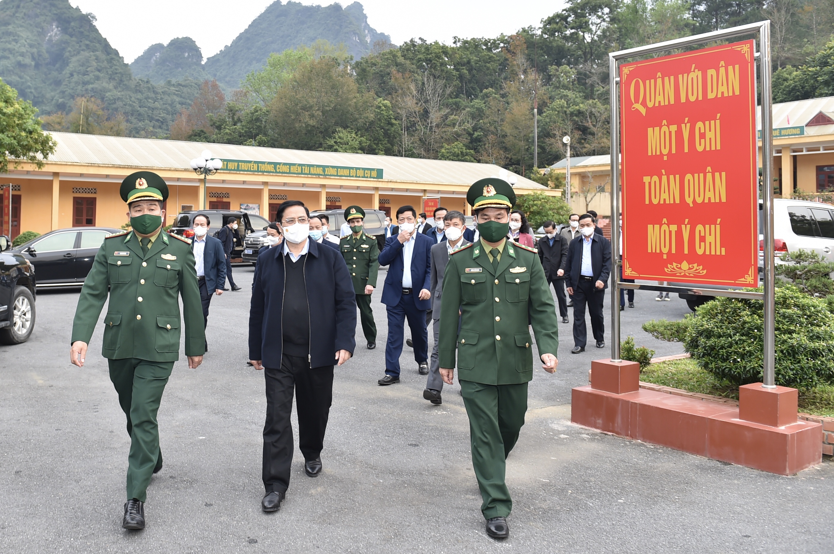xay dung duong bien gioi hoa binh huu nghi va phat trien la mot nhiem vu chinh tri hang dau thuong xuyen dspl 1 xay dung duong bien gioi hoa binh huu nghi va phat trien la mot nhiem vu chinh tri hang dau thuong xuyen dspl 1
